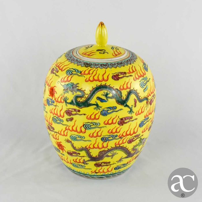 Pote de gengibre porcelana da China, decorado com dragões, circa 1960