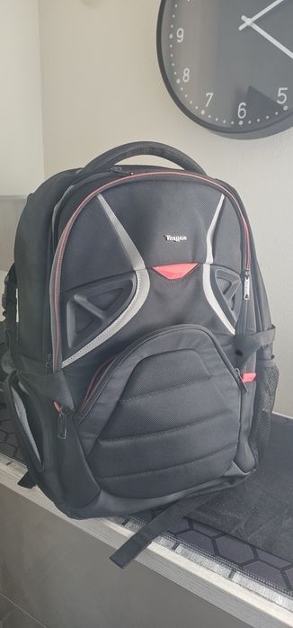 Mochila Gaming Targus Strike 17.3" – Preto/Vermelho