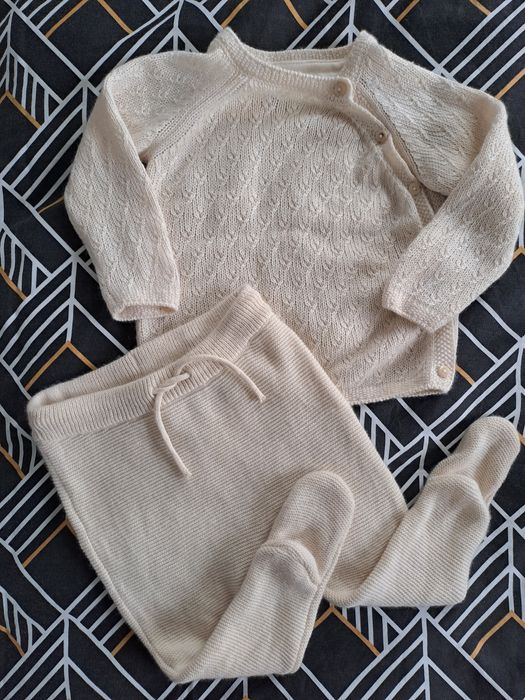 Wełniany komplet swetr i spodnie ze stopkami