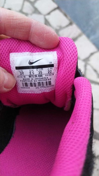 2 tênis de criança