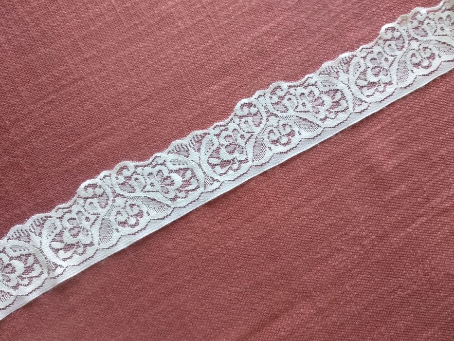 Кружево времён СССР.Ширина - 5 см , длина - 10,8 м