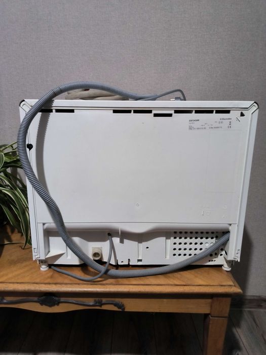 Посудомийна машина ELECTROLUX ESF 2430 W