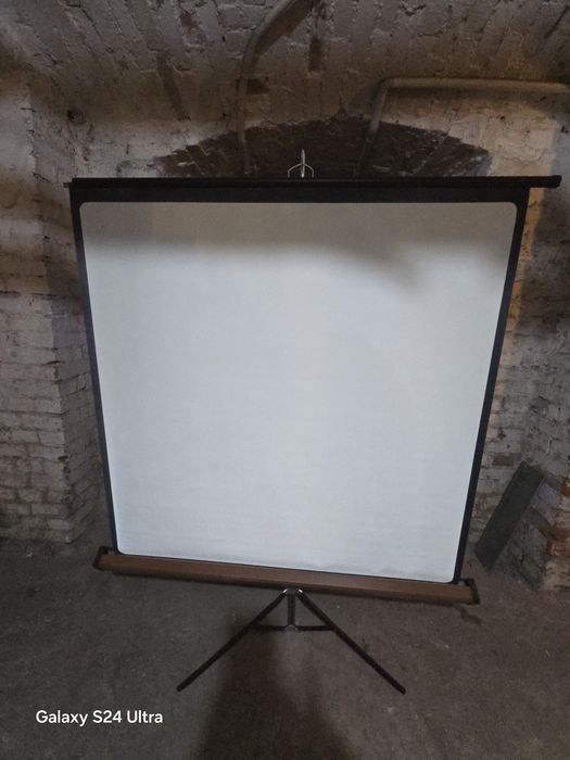 Ekran do projekcie filmuw