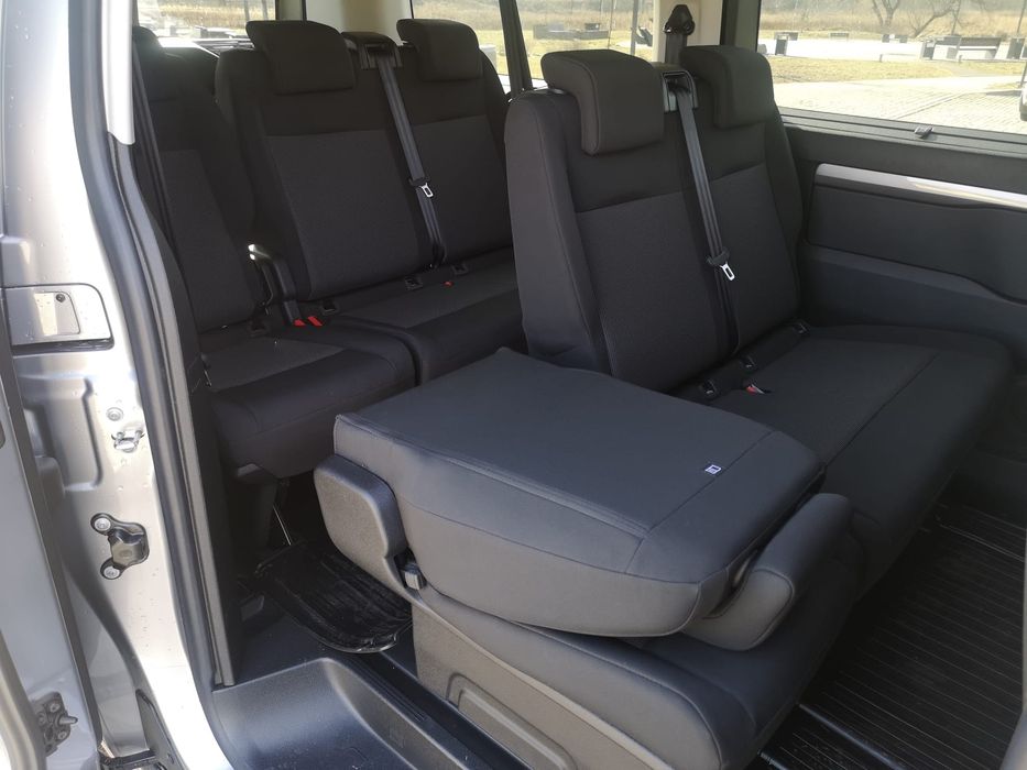Wynajem busa Śląskie – Toyota Proace Verso LONG 9 osób | Katowice  2026r. Automat
