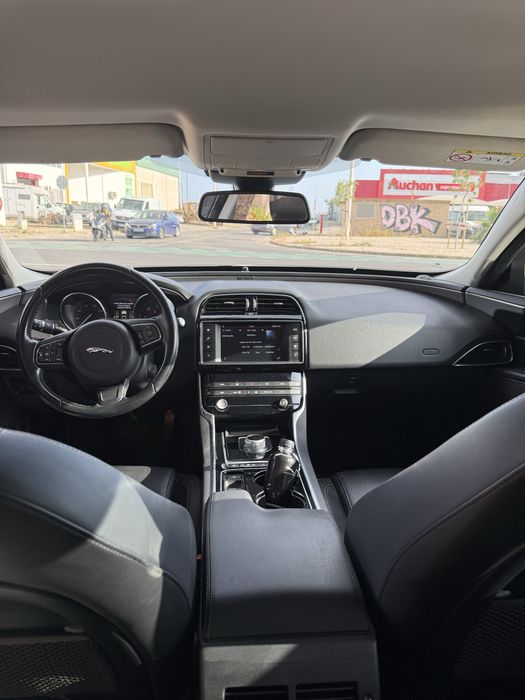 Jaguar XE Prestige Saloon