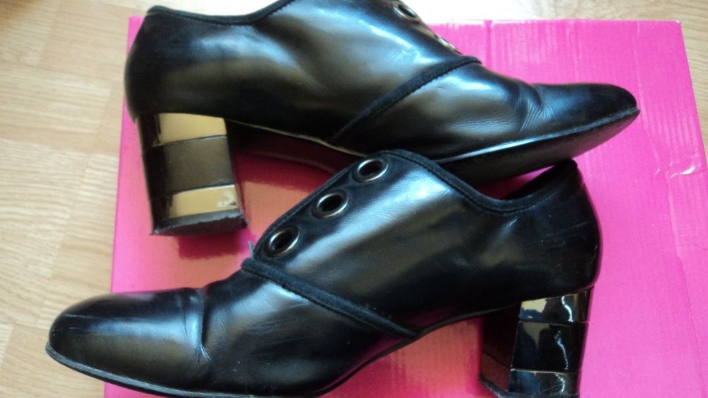 Кожа:Туфли весна/осень,очень красивые в отл. состоянии 38 разм