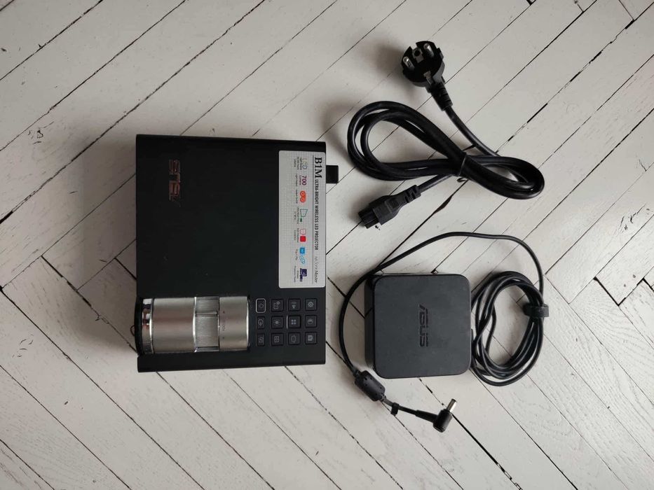 PROJEKTOR ASUS B1M + karta sieciowa - wlan 11n micro usb adapter