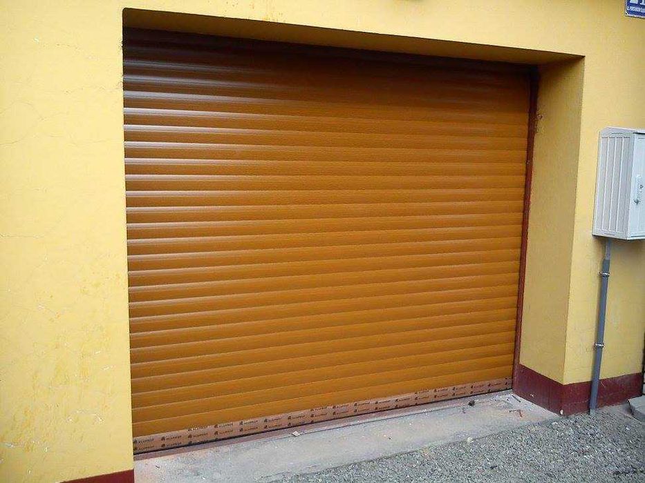 Brama rolowana ocieplana aluminiowa PA77