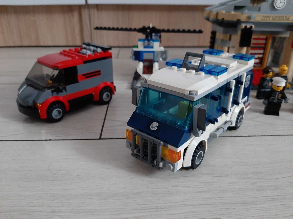 LEGO City 60008 Włamanie do Muzeum Lego Police