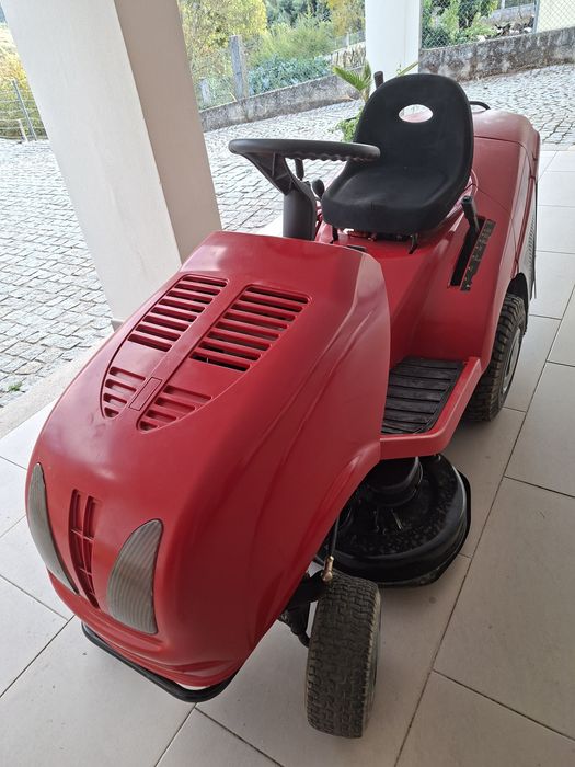 Trator corta relva Honda com 13.5 cv.