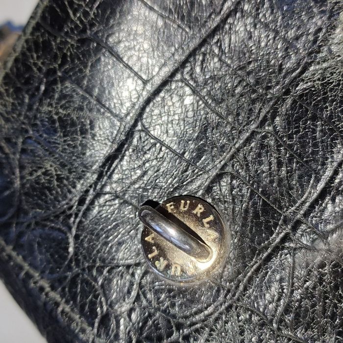 Женская кожаная сумка FURLA.