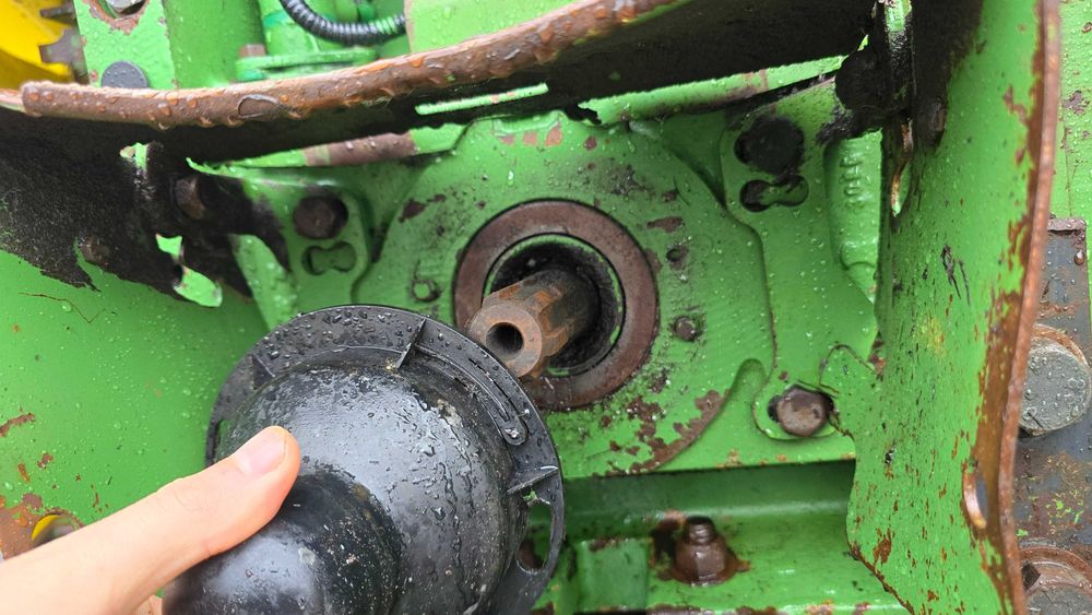 Свіжопривезений трактор Джон дір