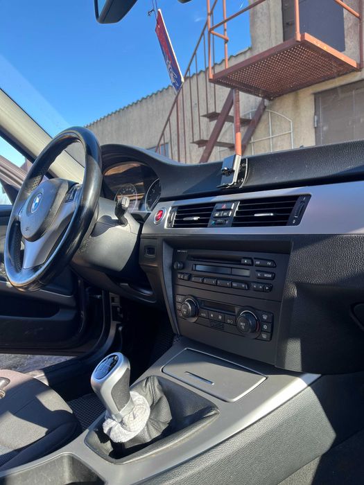 BMW E90 320i N46 2005 | Manual | 214 tys. km | Benzyna | Do poprawek