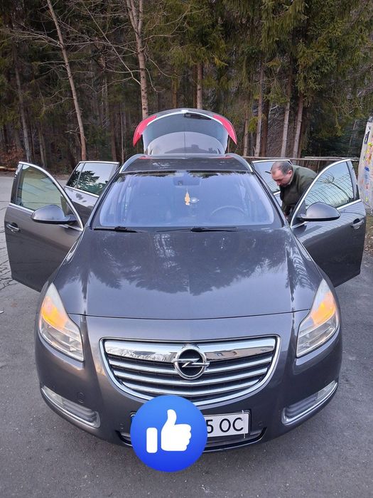 Opel Insignia 2.0автомат універсал 2011 гарний стан