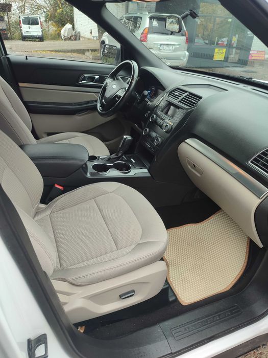 Ford Explorer 2018 року 3.5 газ\бензин