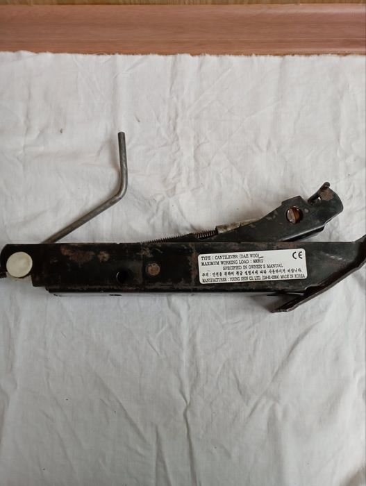 Домкрат  , б/у  , для легковых  автомобилей