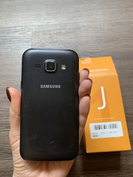 Samsung Galaxy J1 (Германия)
