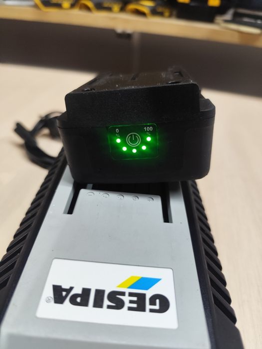 GESIPA зарядний пристрій+ батарея оригінал до кльопальника  Гесіпа