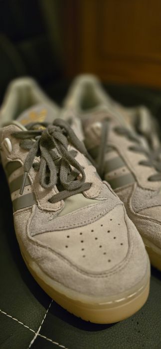 Ténis Adidas Rivalry Low