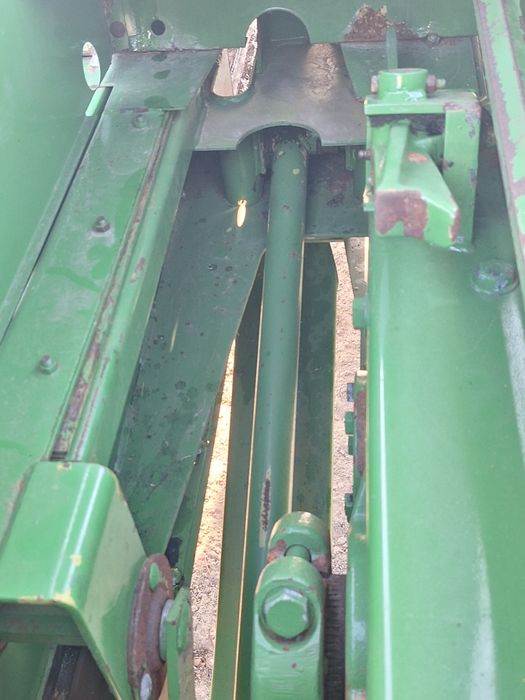 Прес - подборщик Пресс-підбирач John Deere 339 , 339 Джон Дір