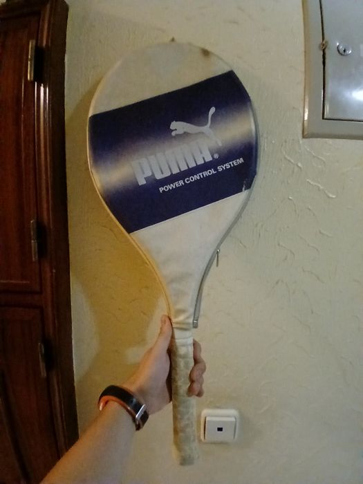 mesa, cadeira nórdica,  ar condicionado, Raquete. Saco boxe, corda nav