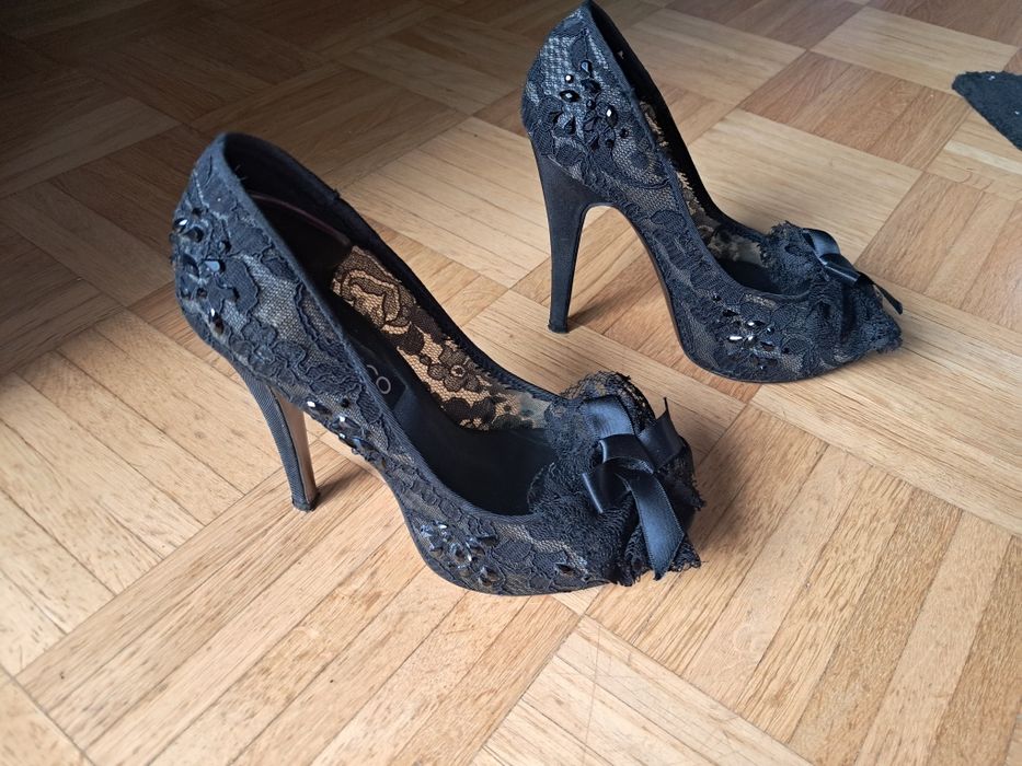 Buty szpilki - czarne koronkowe