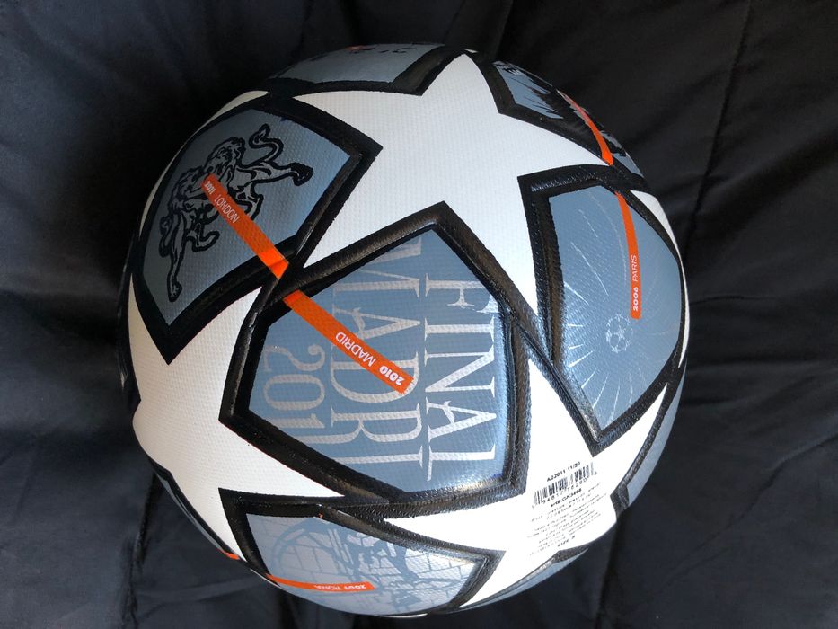 Безшовний футбольный мʼяч CHAMPIONS LEAGUE для ассфальту і трави