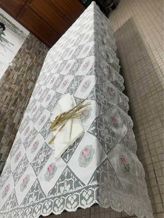 Toalha de Mesa em Linho e Renda Filé Artesanal + 12 Guardanapos