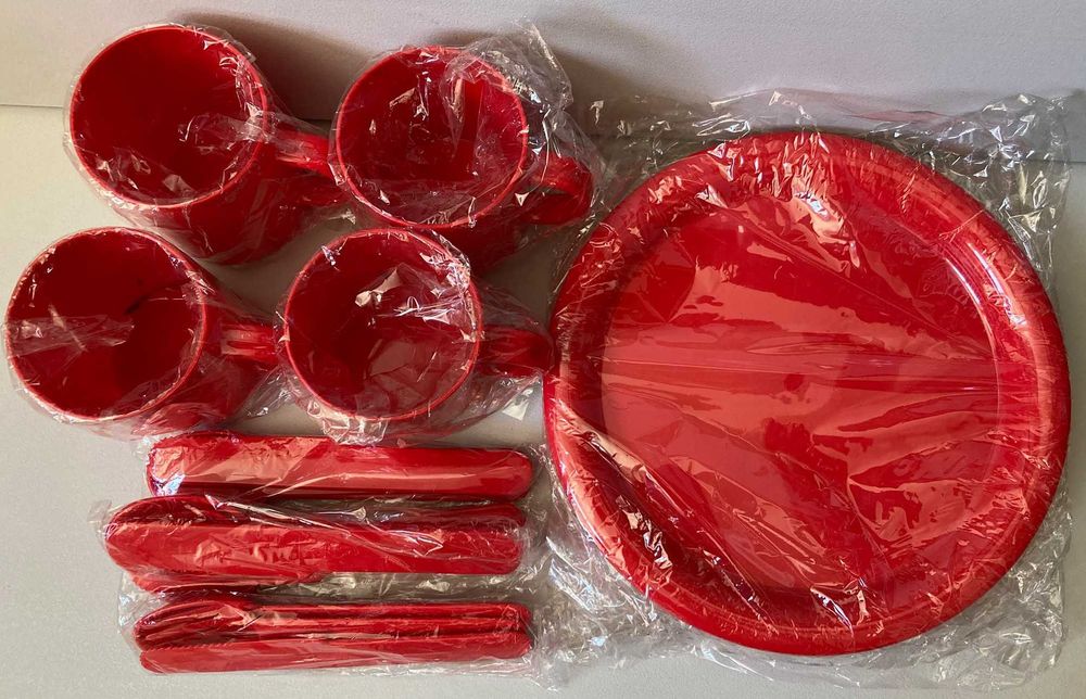 Conjunto Pratos + Talheres + Canecas de Plástico Reutilizável [novo]