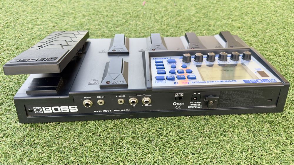 Pedaleira Boss ME-33