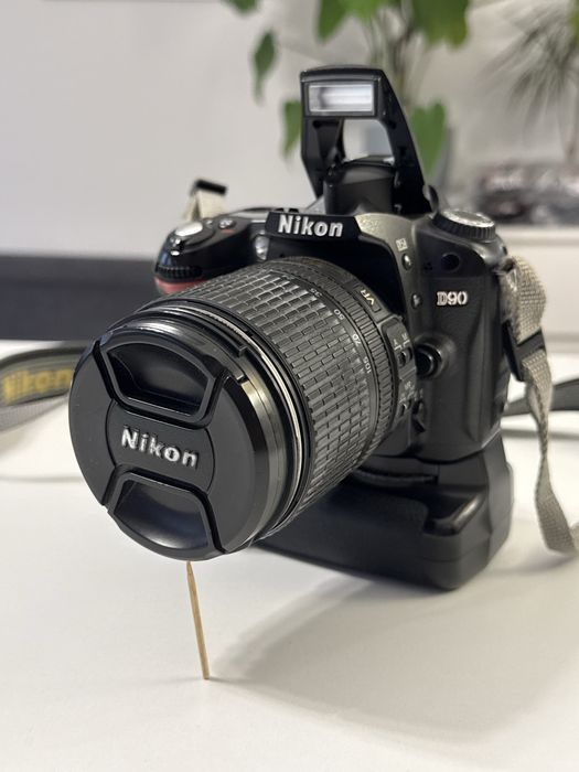 Aparat Nikon D90 + 18-105mm + bateria ładowarka torba grip lustrzanka odbiór Koszalin