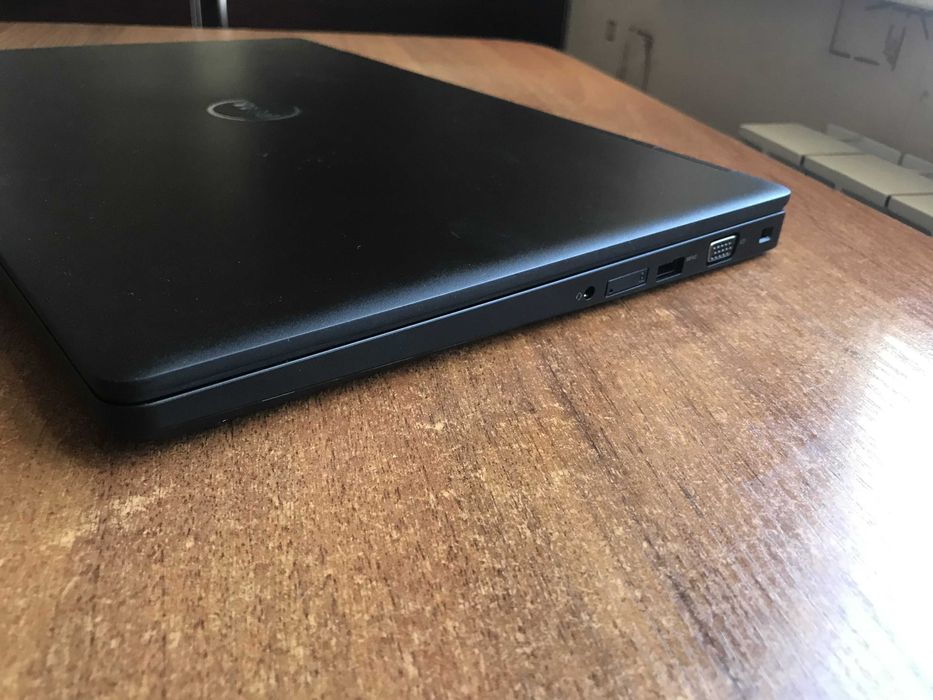 Ноутбук 15 HD Dell Latitude 5590 (i5-8250U/16Gb/SSD 256Gb/Intel)