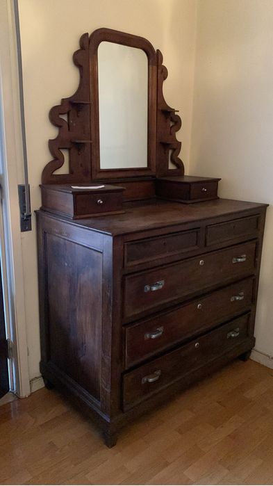 Cómoda antiga em Madeira de Carvalho