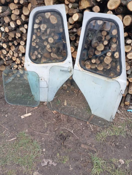 Продам вікна двері на ЮМЗ мала кабіна в хорошому стані