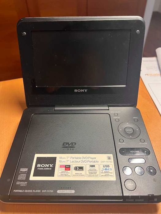 Leitor CD/DVD portátil Sony + Case Logic 7-9" DVD