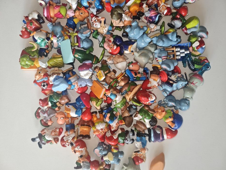 Figurki Kinder niespodzianka mix 9
