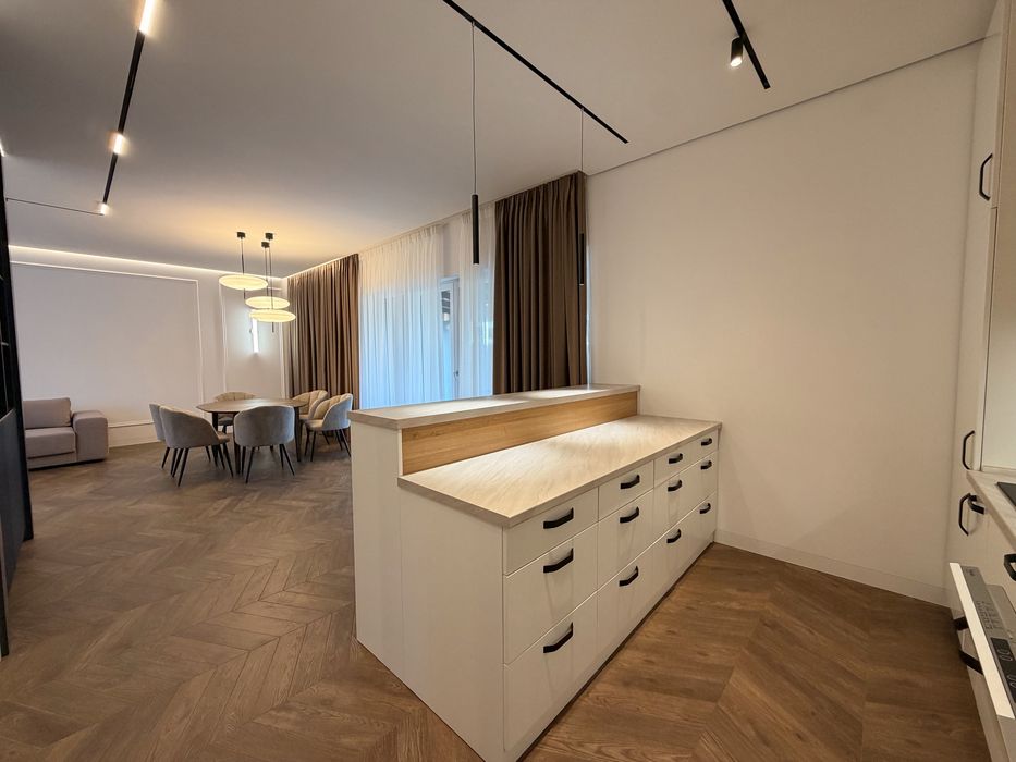 Продаж нового дизайнерського котеджу в ЖК New Village !