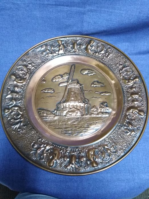 Ceia de cerâmica. Louças...