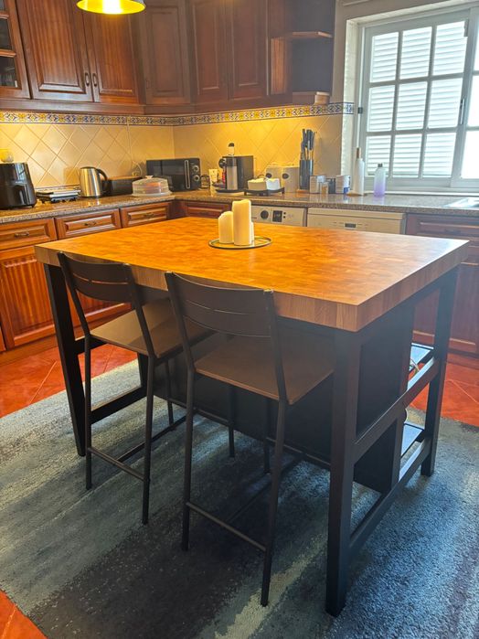 Ilha de cozinha com 2 cadeiras como nova