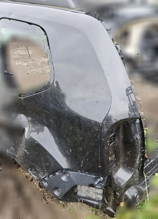 Dacia Duster tylny lewy błotnik ćwiartka tylna słupek środkowy