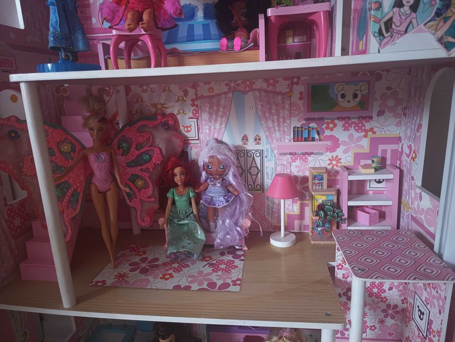 Domek dla lalek plus wyposażenie