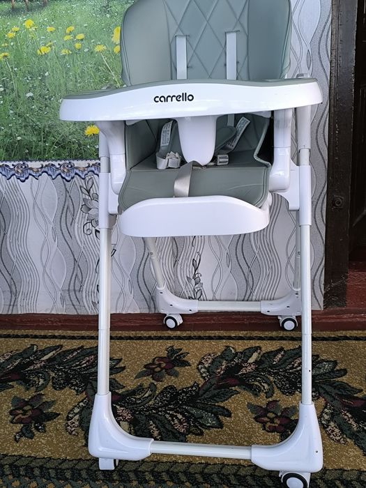 Продам столик для годування Carrello