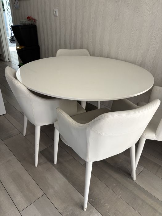 Mesa cozinha branca+ cadeiras