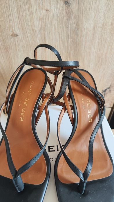 Buty na obcasie Kurt Geiger