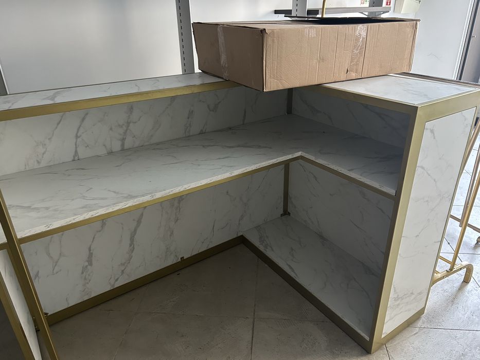 Vendo mobiliario loja de roupa  usado com aoenas alguns meses de uso,