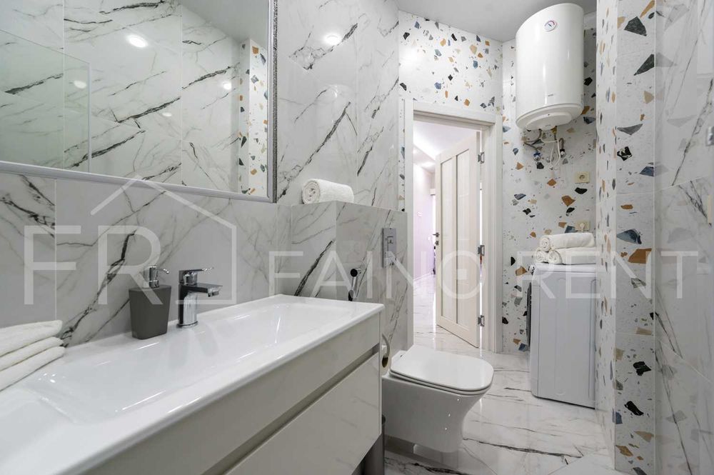 Панорамний вид моря, 2 спальнi + зала/5010