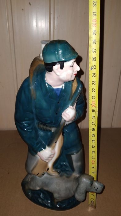 Фарфоровая статуэтка