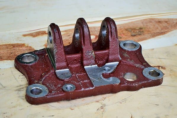 Кронштейн Юмз,Мтз навески под гидроцилиндр ЦС-100 левый/правый