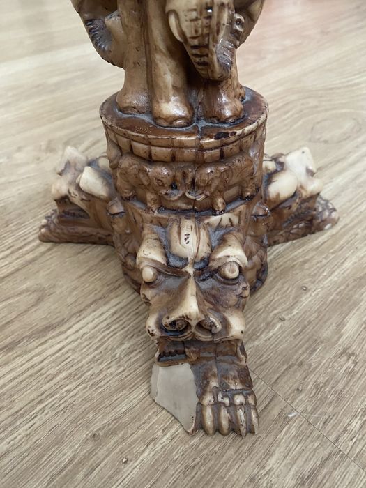 Noga od stolika indyjska