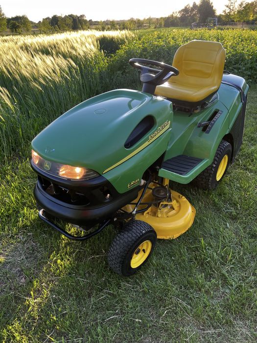 Traktorek John Deer LR135
